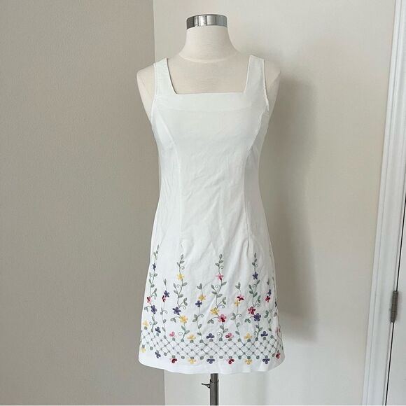 City Triangles Vintage Floral Embroidery Mini Dress 5 - Picture 1 of 5